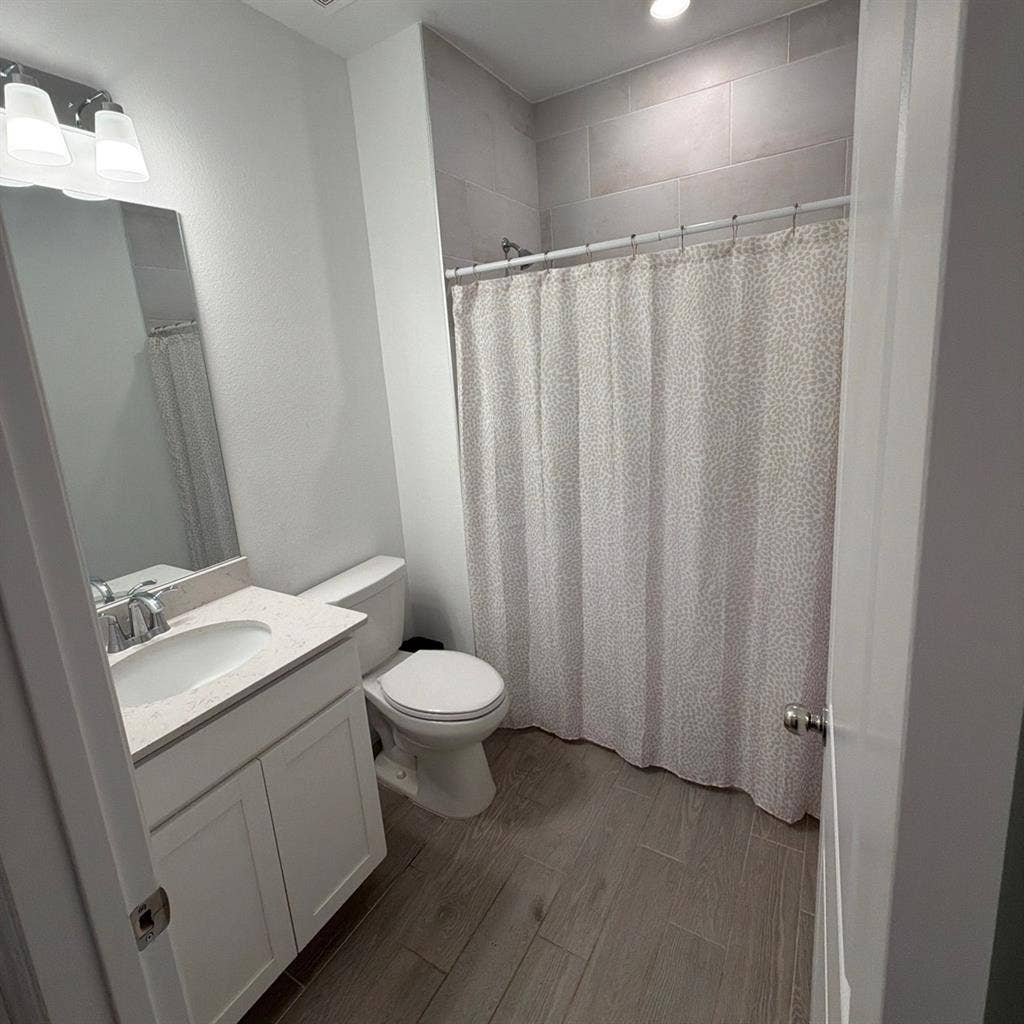 800$ Private Room w/ Private Bath