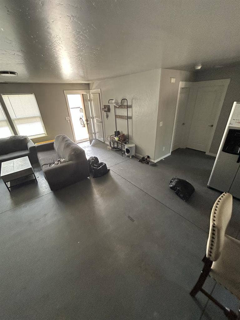 Looking for Female Roommate