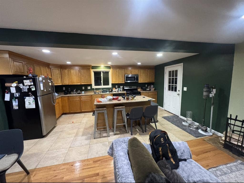 Large bedroom for rent