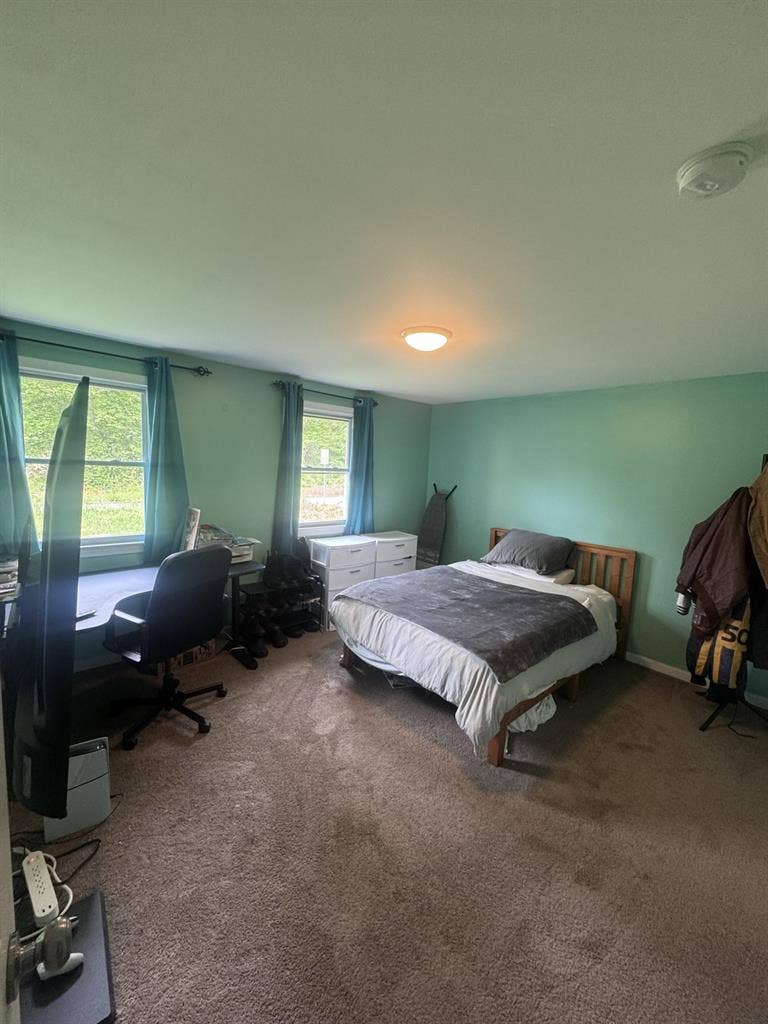 Large bedroom for rent