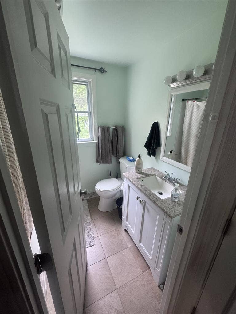 Large bedroom for rent