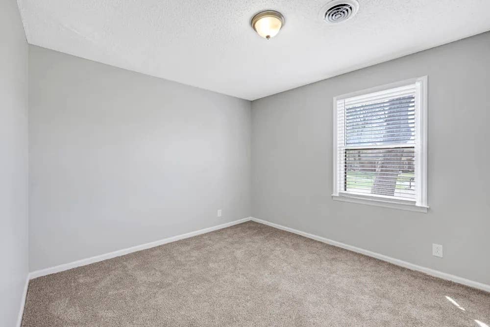 Roommates needed in a lovely house