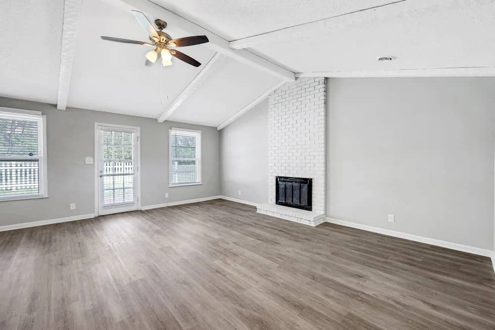 Roommates needed in a lovely house