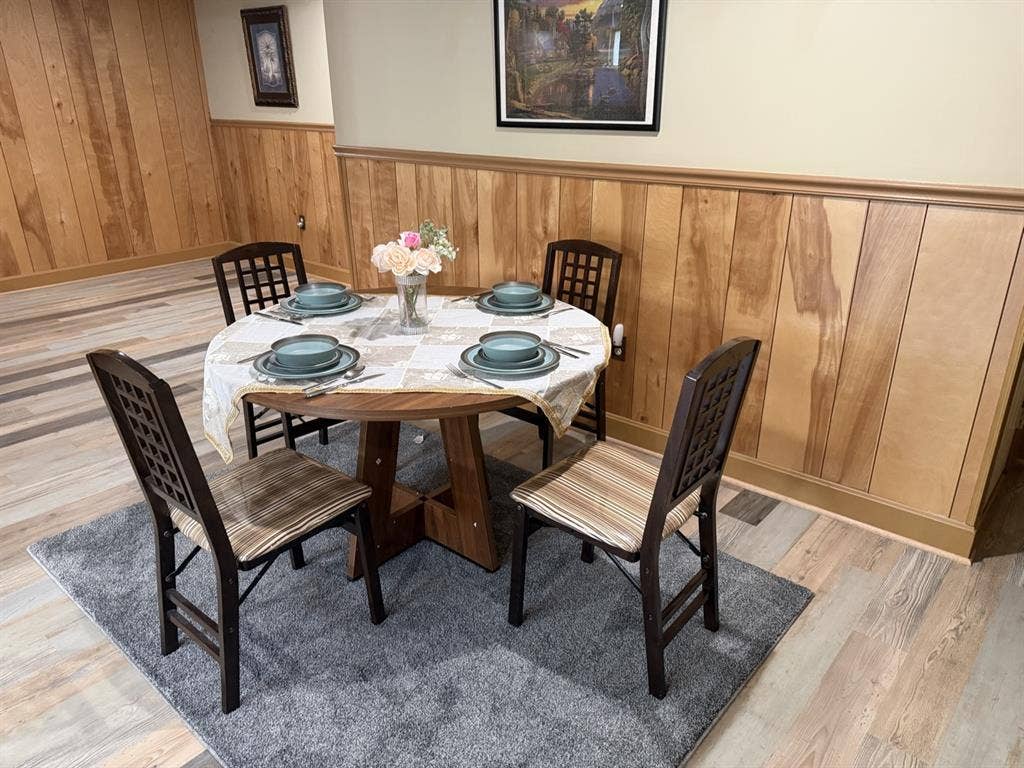 Falls church private Apartment/Base