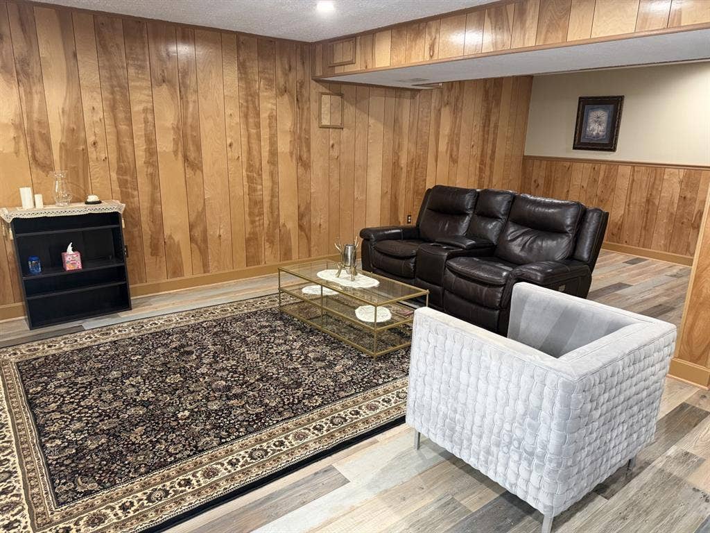 Falls church private Apartment/Base