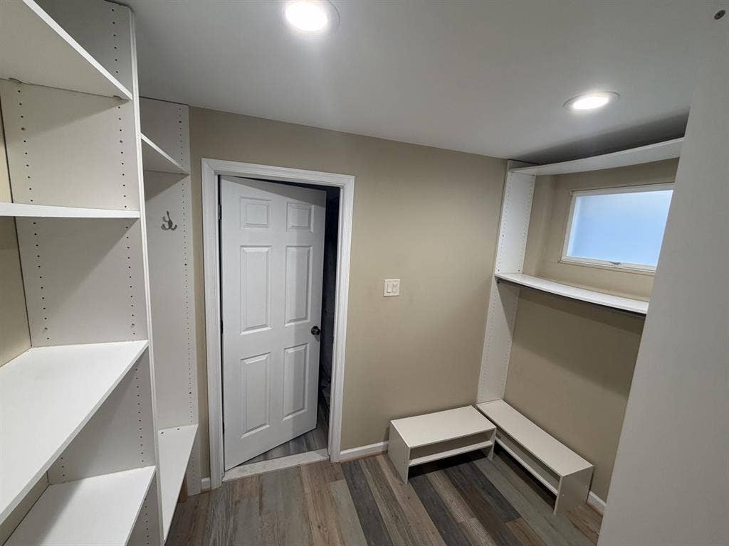 Falls church private Apartment/Base