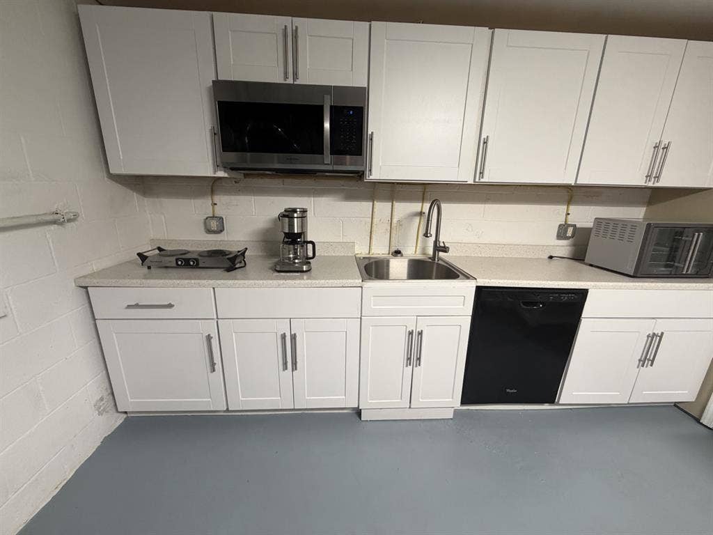 Falls church private Apartment/Base