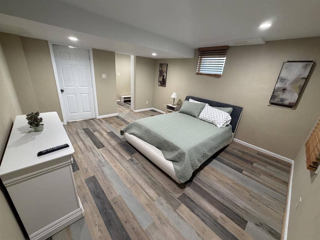 Falls church private Apartment/Base