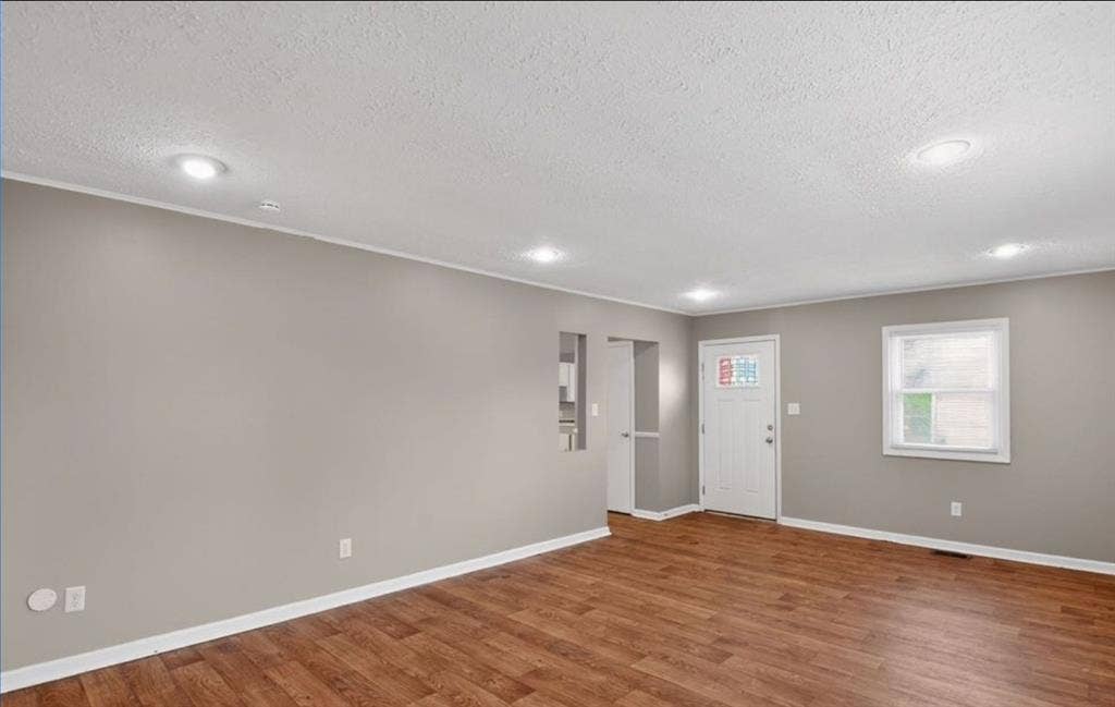 Looking for roommates