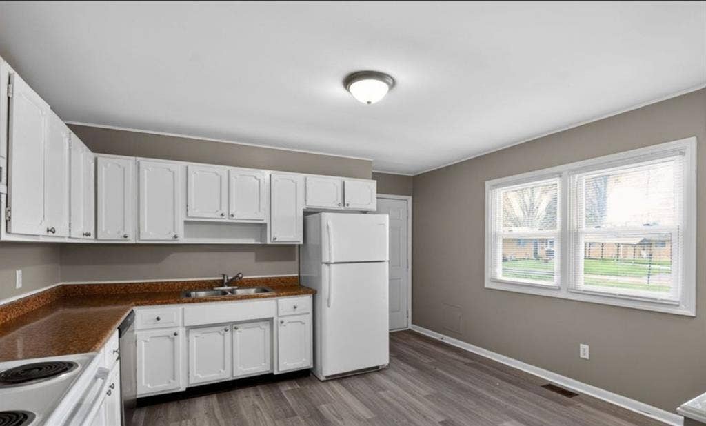Looking for roommates