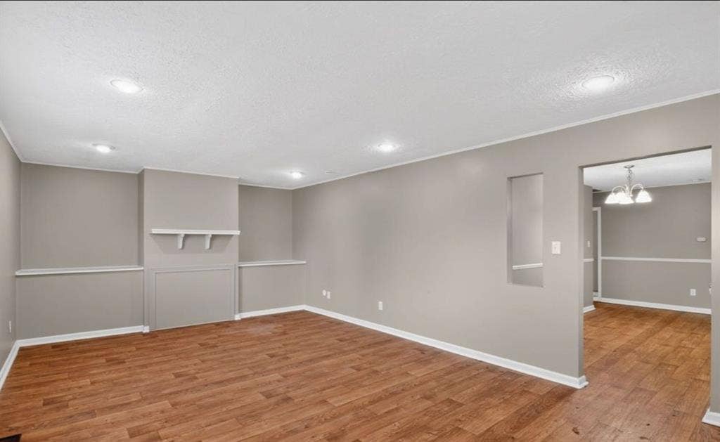Looking for roommates