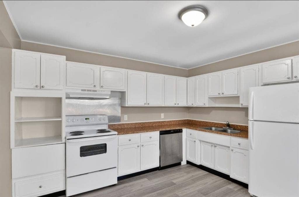 Looking for roommates