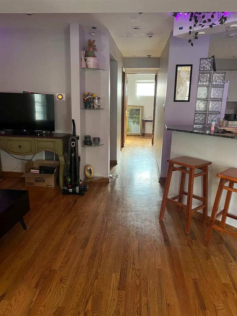 Looking for 1 roommate for July 1st