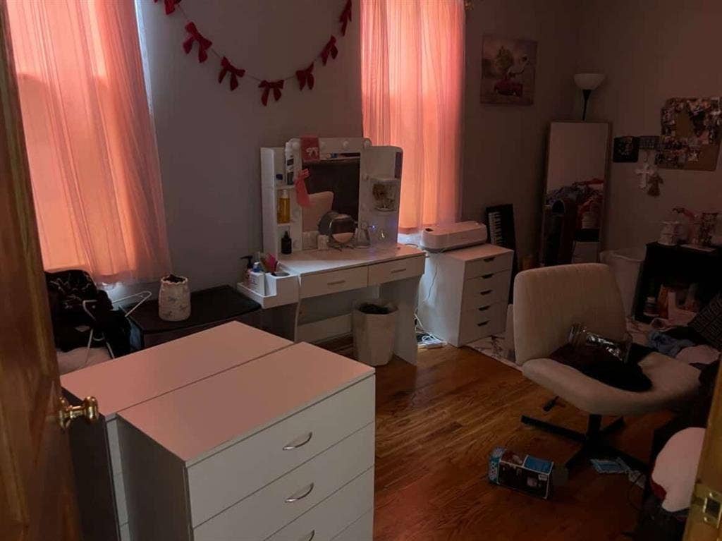 Looking for 1 roommate for July 1st
