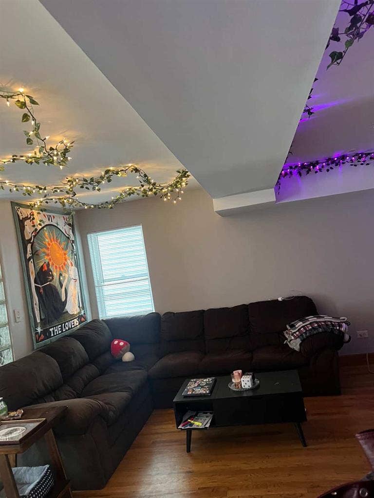 Looking for 1 roommate for July 1st