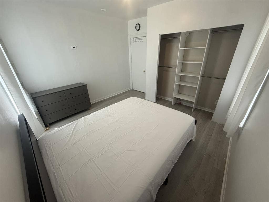Looking for roommate