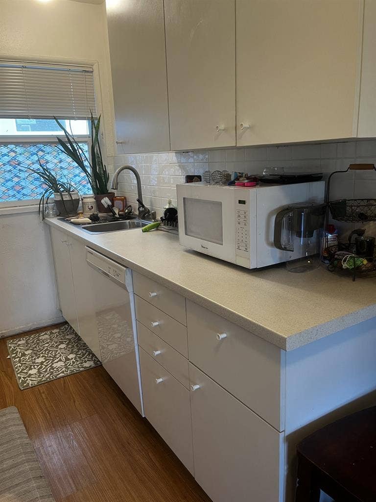 Fully furnished room women only