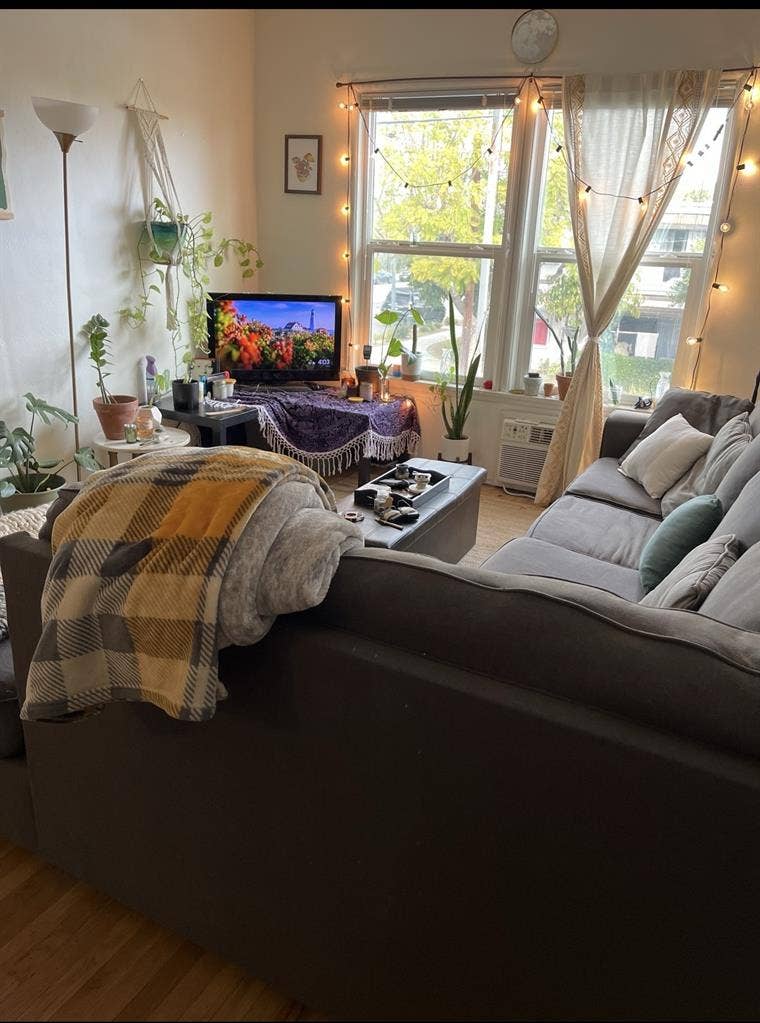 Fully furnished room women only