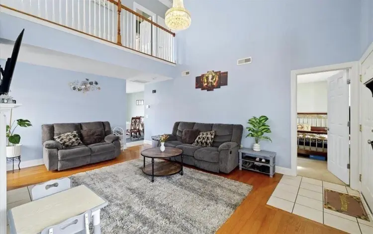 Looking for roommate in Cburg