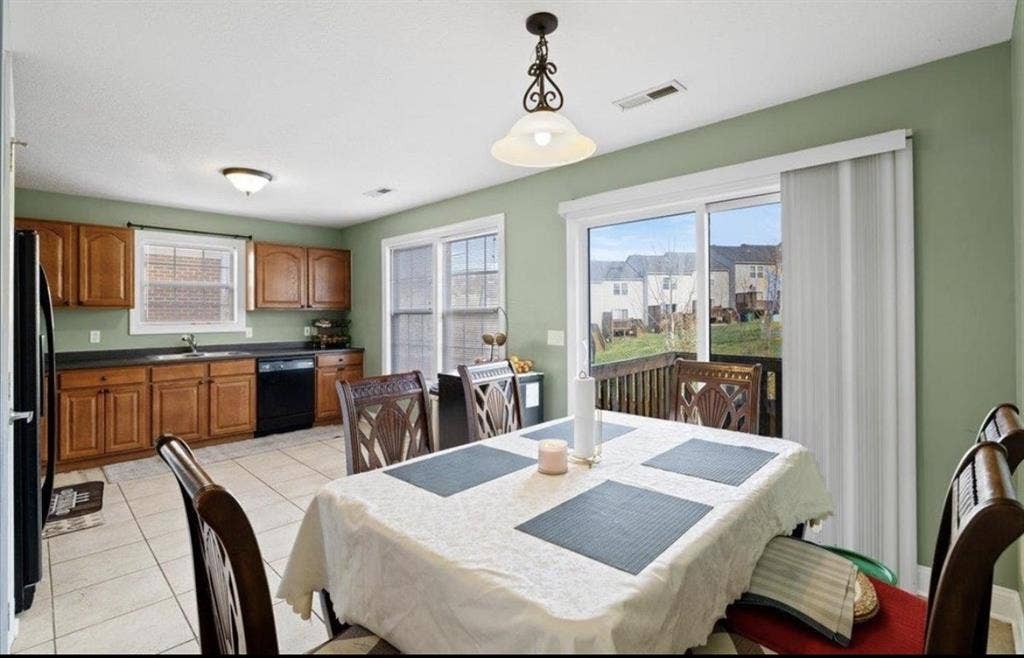 Looking for roommate in Cburg