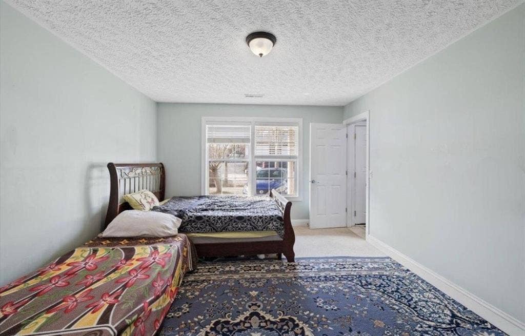 Looking for roommate in Cburg