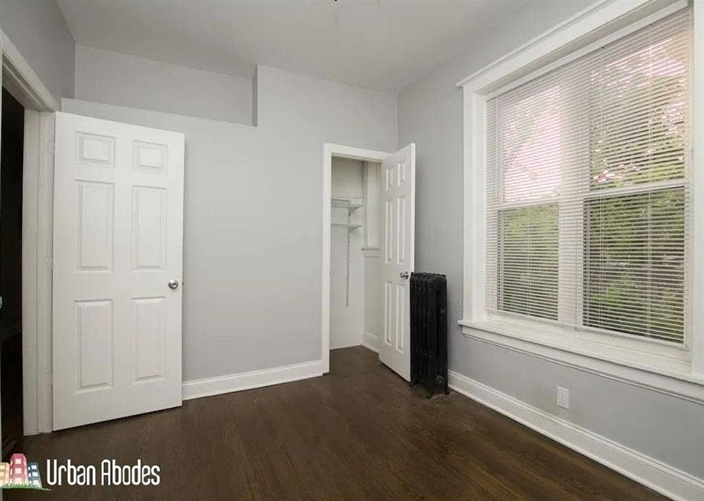 ROOM IN ROGERS PARK