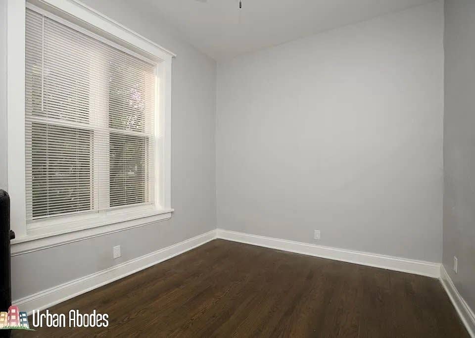 ROOM IN ROGERS PARK