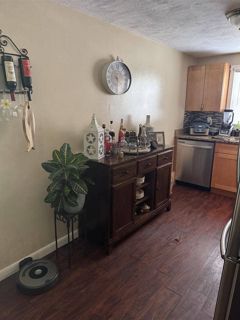 Looking for a roommate