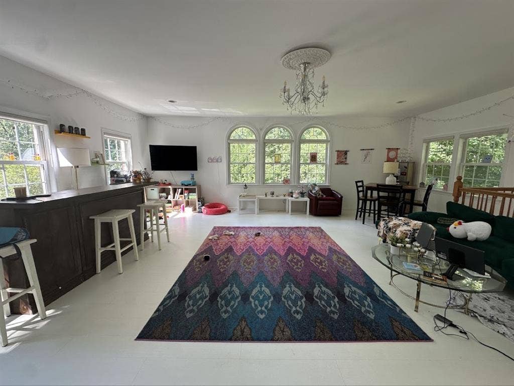 Looking for roommate in Fairfax!