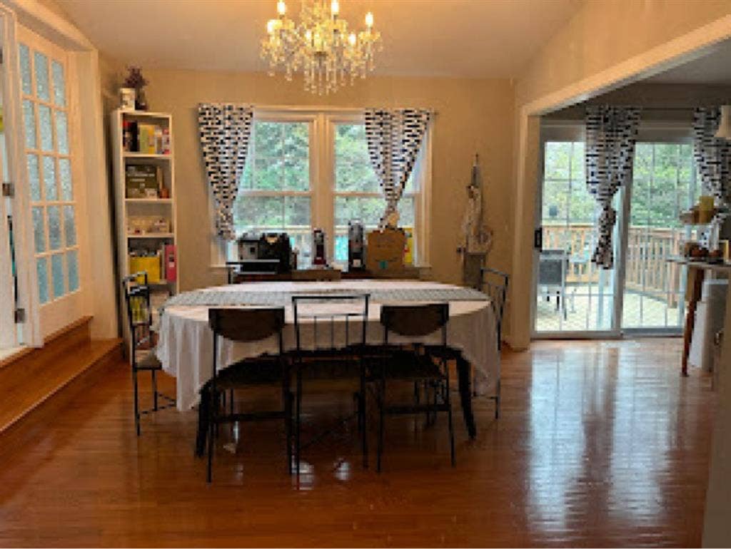 Looking for roommate in Fairfax!