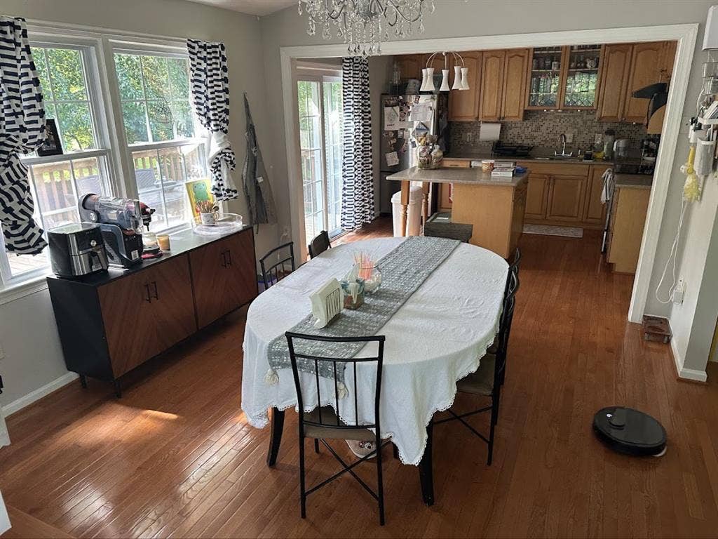 Looking for roommate in Fairfax!