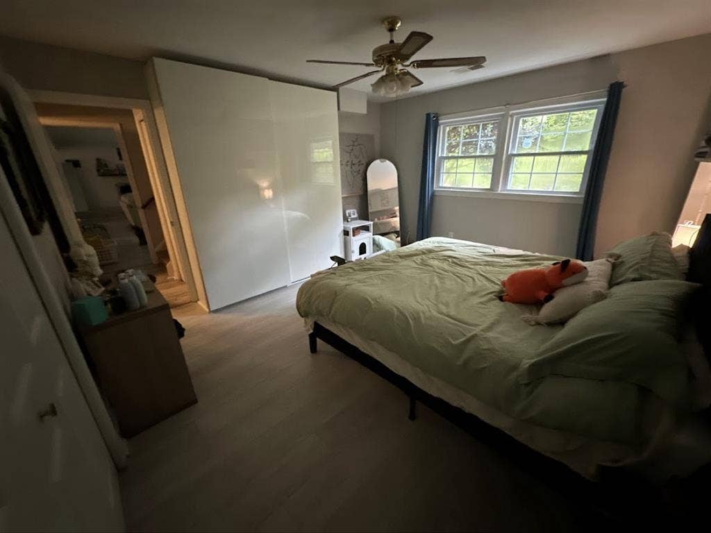 Looking for roommate in Fairfax!
