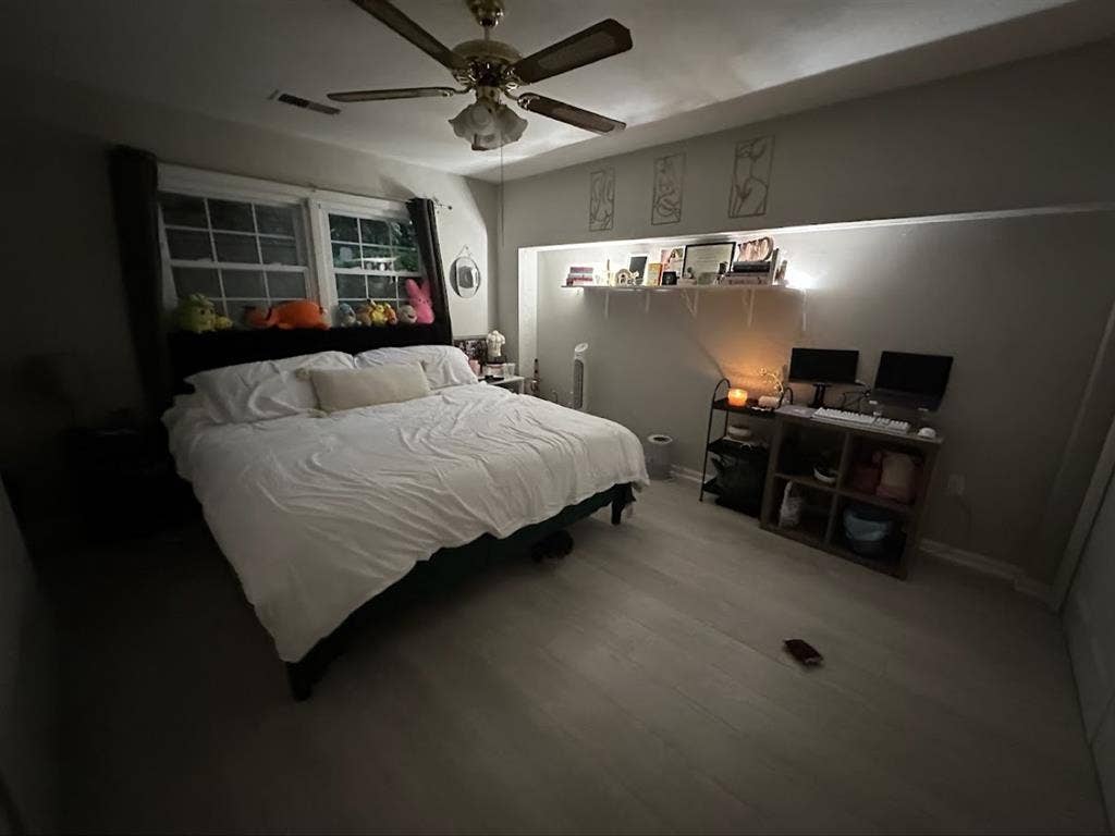 Looking for roommate in Fairfax!