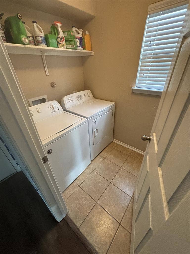 Furnished room, quiet neighborhood