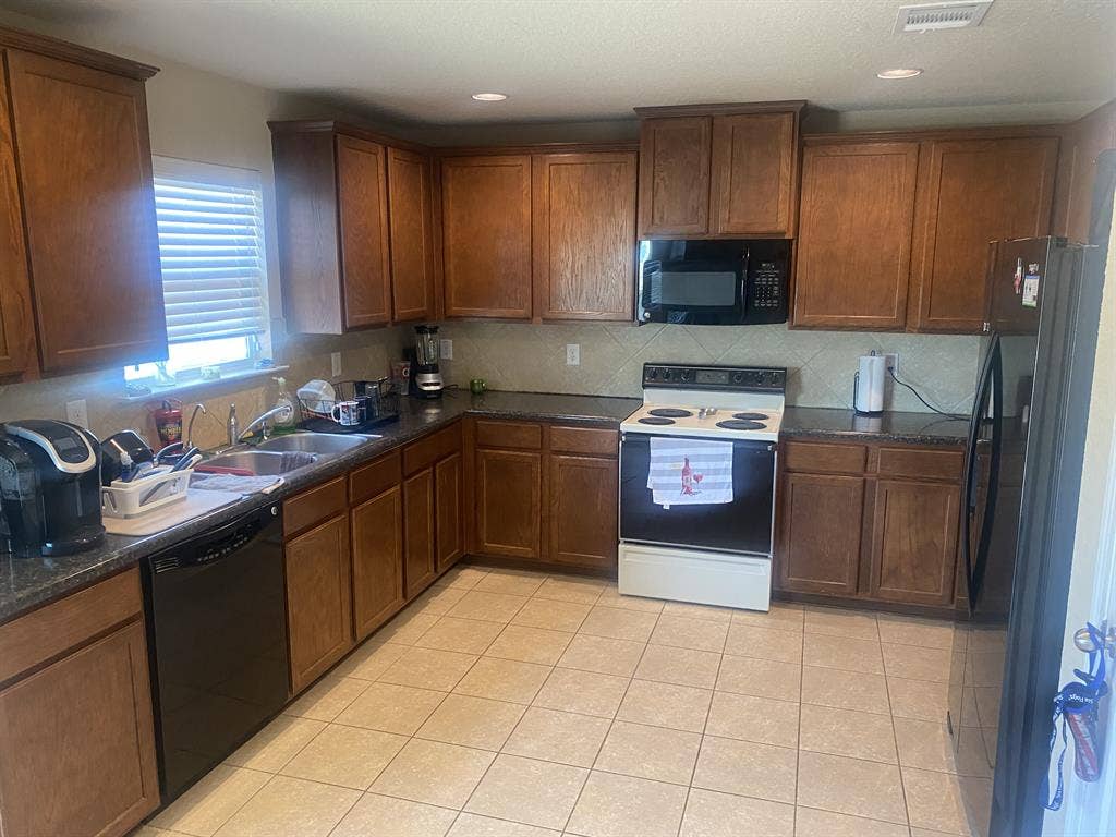 Furnished room, quiet neighborhood
