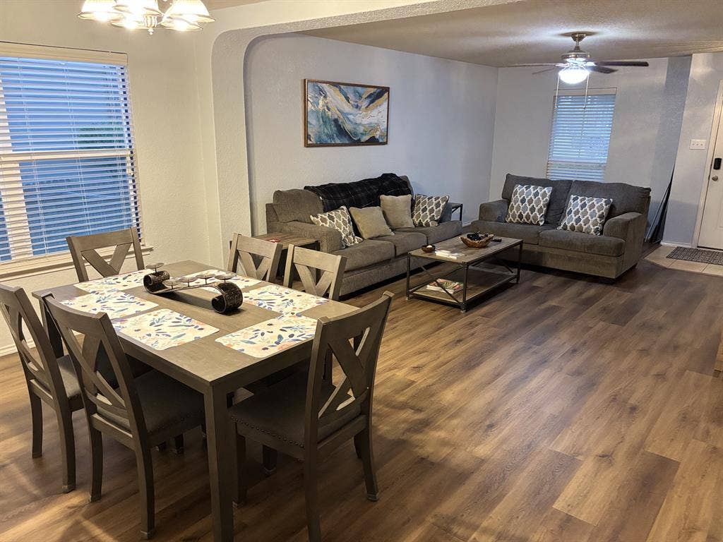 Furnished room, quiet neighborhood
