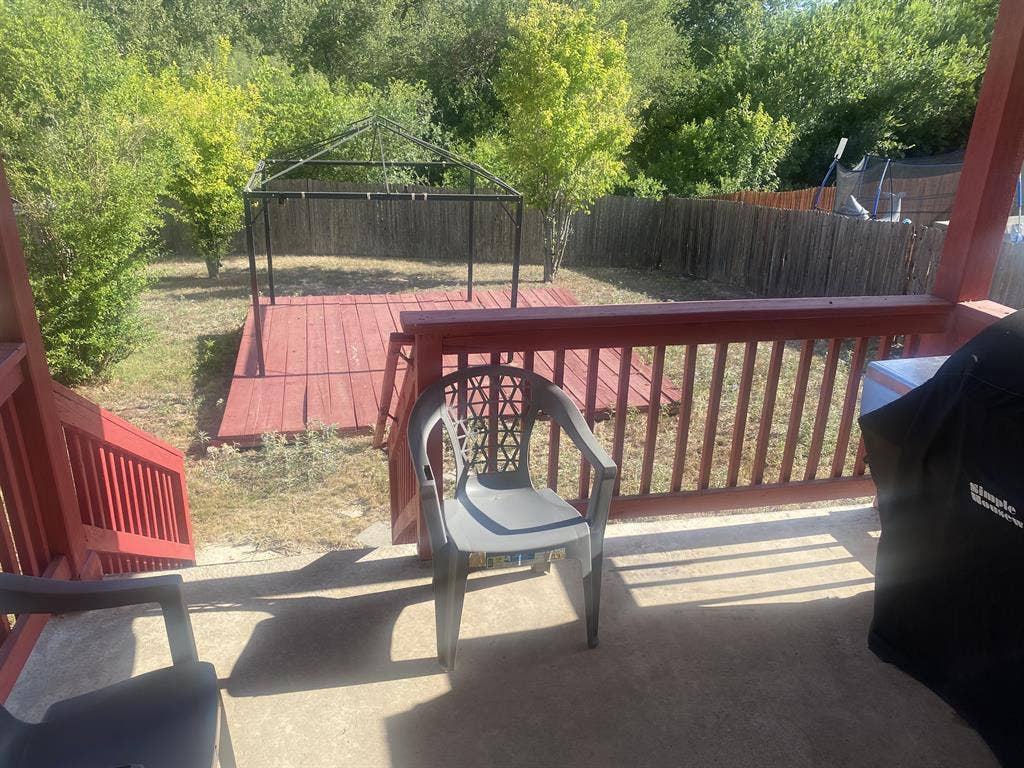 Furnished room, quiet neighborhood