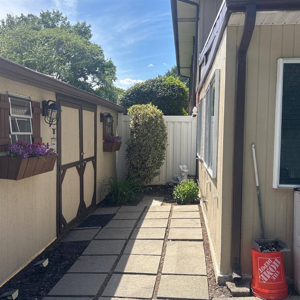 Looking for a roomie to share upsc 