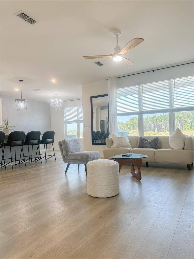 ModernBeautiful single family home!