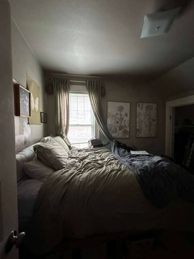 1 room for $800 in a town house
