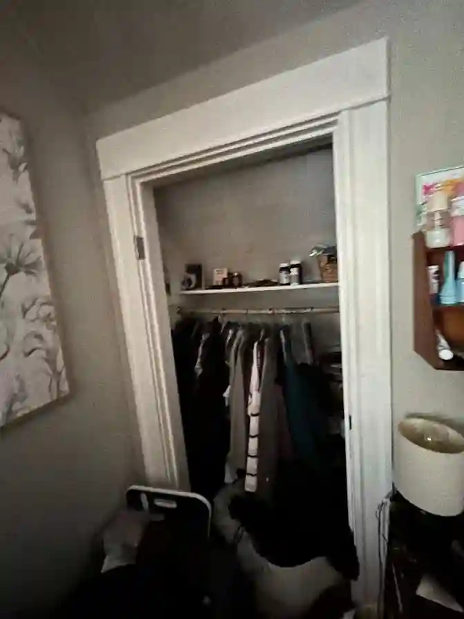 1 room for $800 in a town house