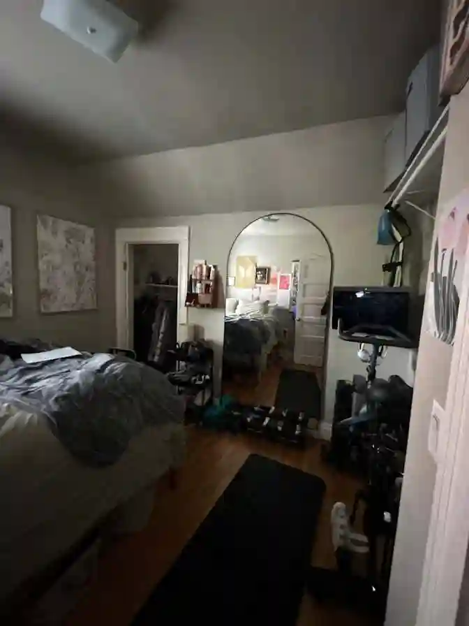 1 room for $800 in a town house
