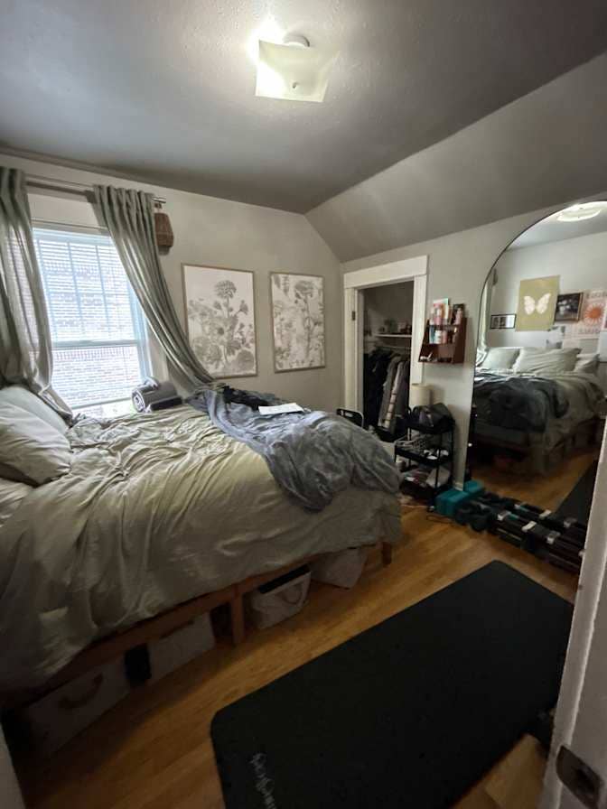 1 room for $800 in a town house