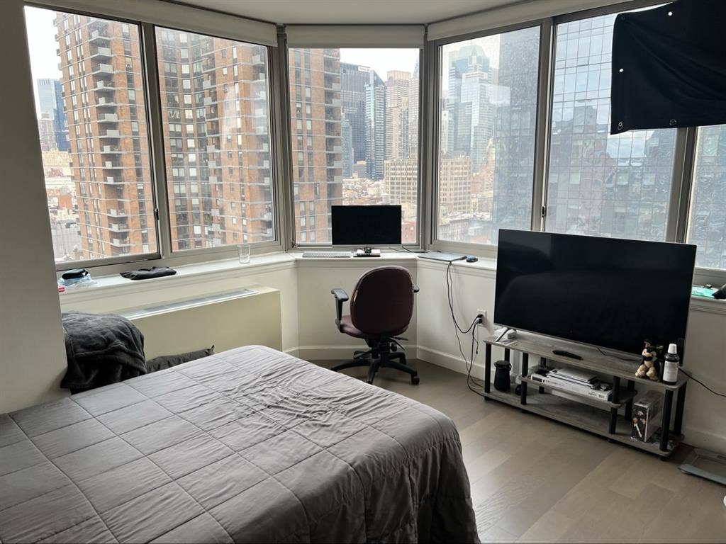 Room for rent in luxury building
