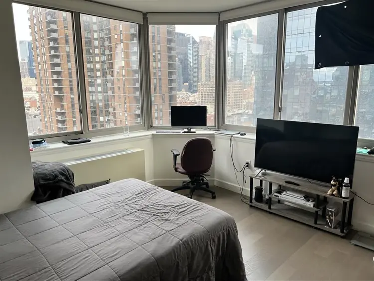 Room for rent in luxury building