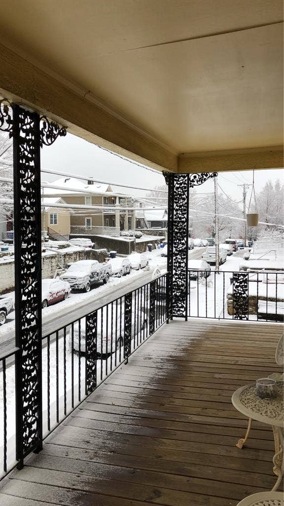 Charming Upstairs Apt- Rivermarket