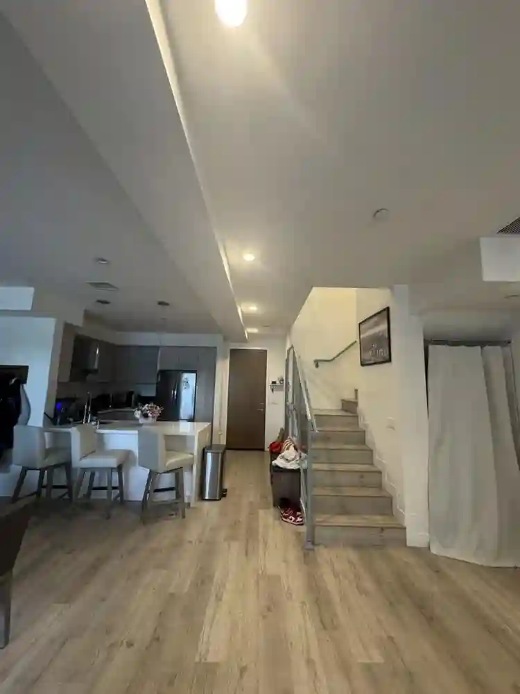 ROOM AVAILABLE - 2 BED/2.5 BATH