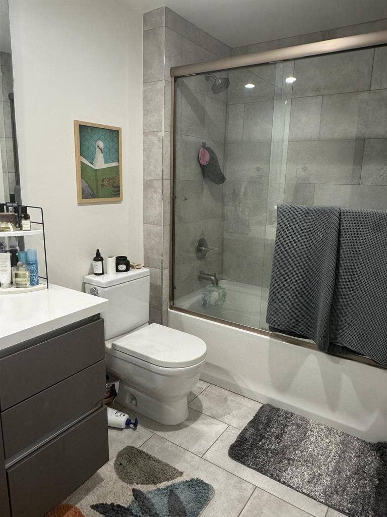 ROOM AVAILABLE - 2 BED/2.5 BATH
