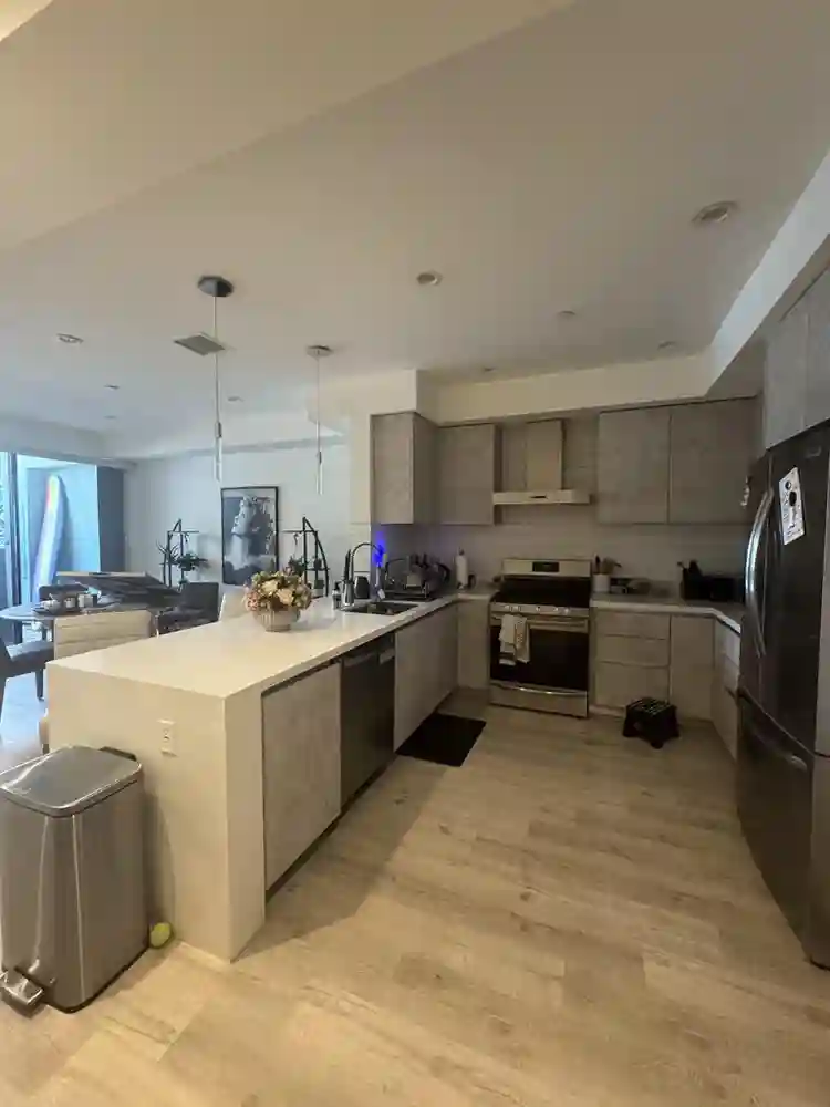 ROOM AVAILABLE - 2 BED/2.5 BATH