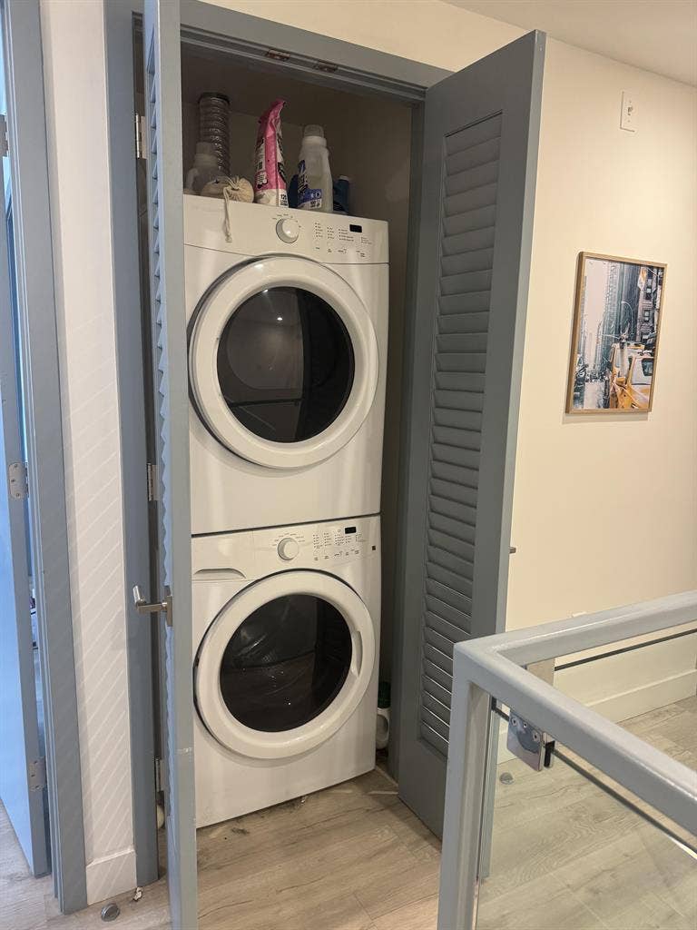 ROOM AVAILABLE - 2 BED/2.5 BATH
